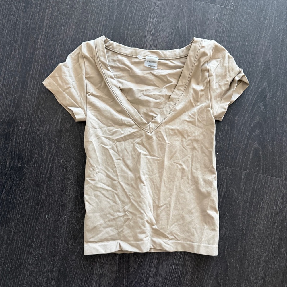 Aritzia tan seamless tee size small
